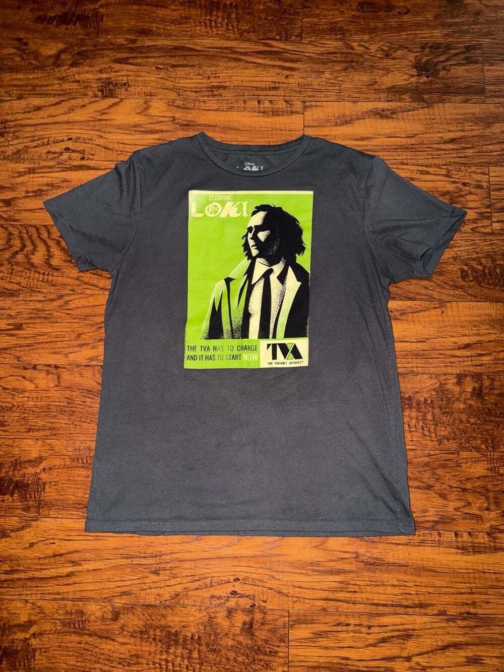 Marvel Studios Loki "The TVA Has To Change" Graphic T-Shirt Size Large